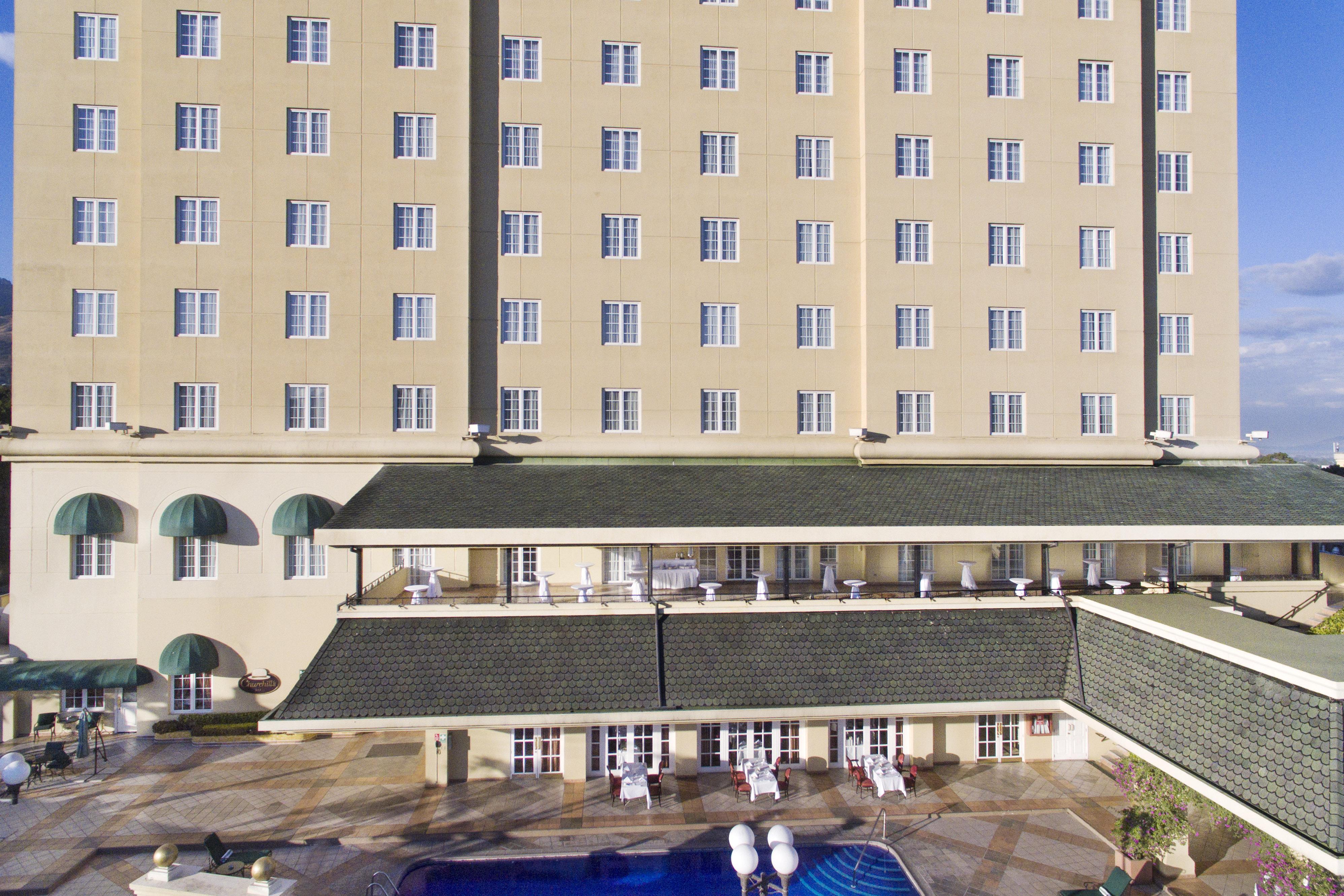 فندق بارسيلو سان سلفادور المظهر الخارجي الصورة The hotel's pool