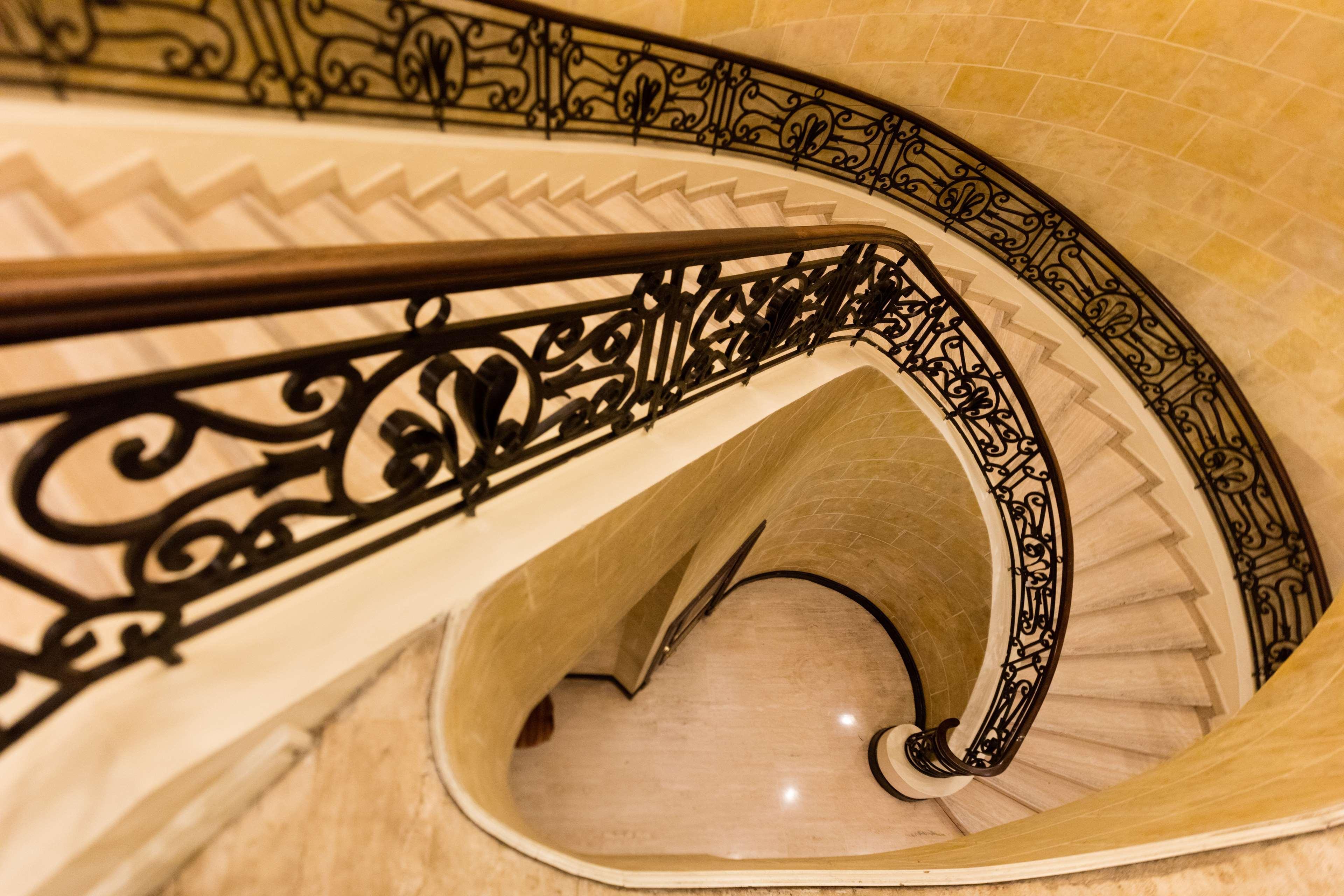 فندق بارسيلو سان سلفادور المظهر الخارجي الصورة Spiral staircase