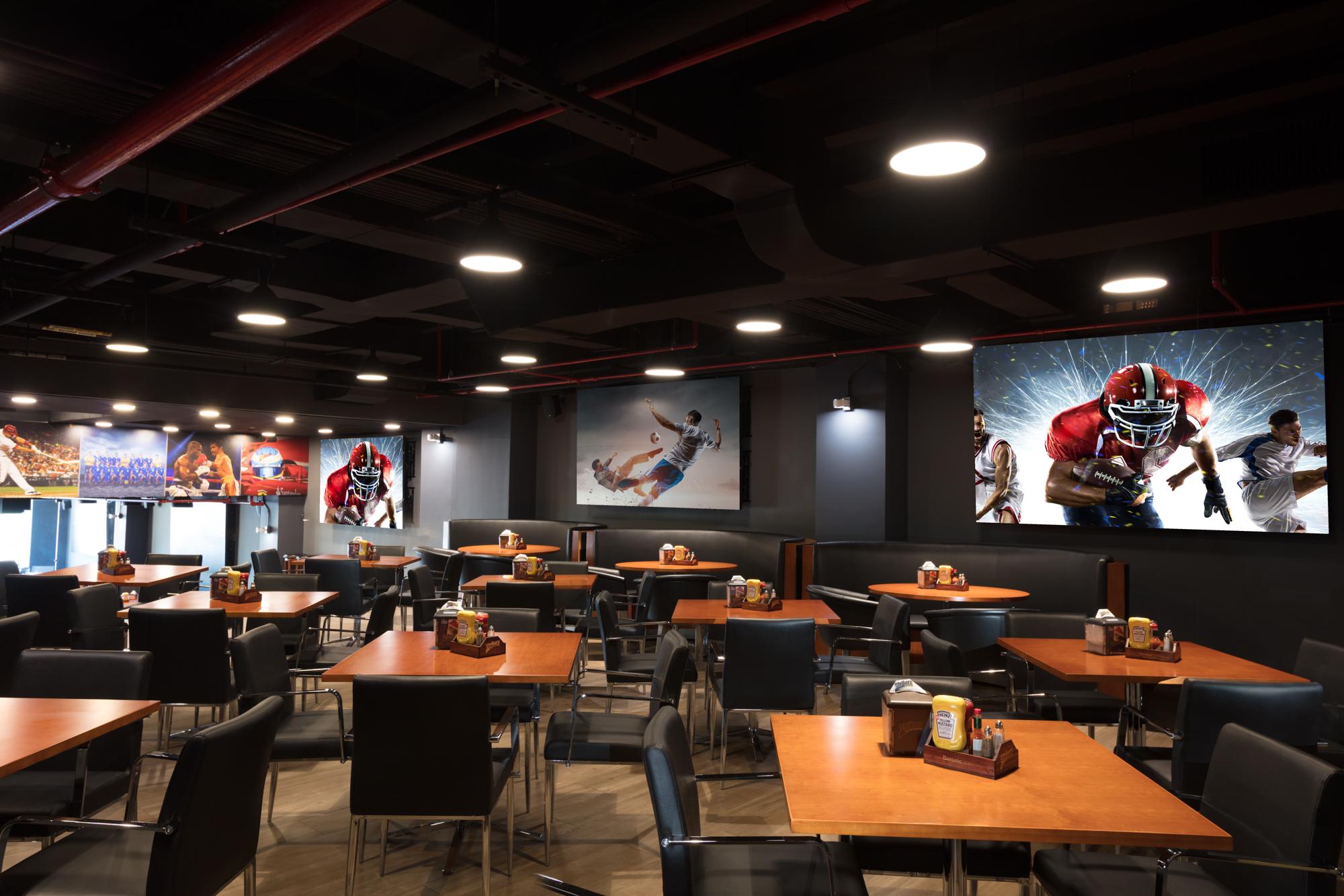 فندق بارسيلو سان سلفادور المظهر الخارجي الصورة Interior of a Buffalo Wild Wings