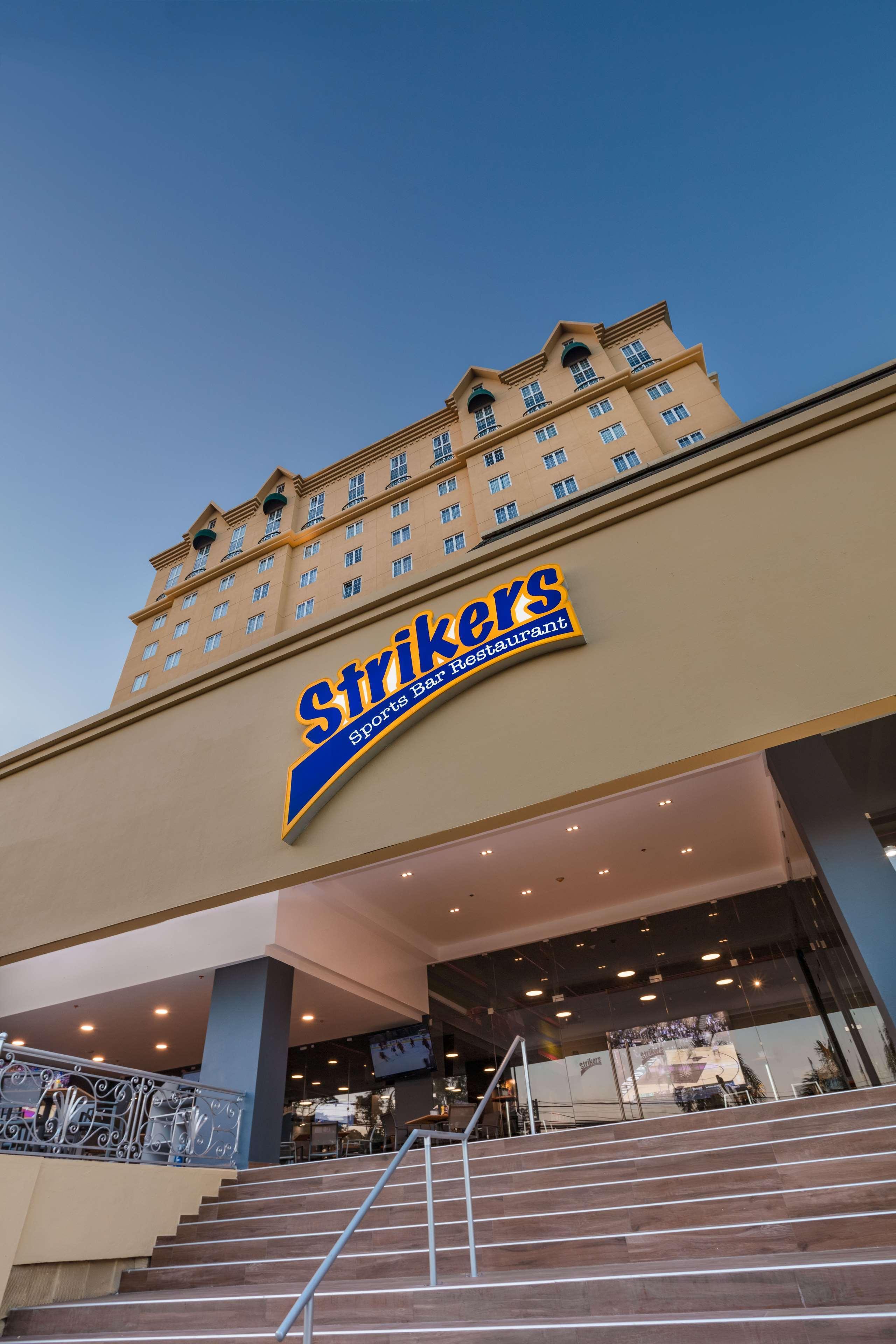 فندق بارسيلو سان سلفادور المظهر الخارجي الصورة A restaurant in the United States