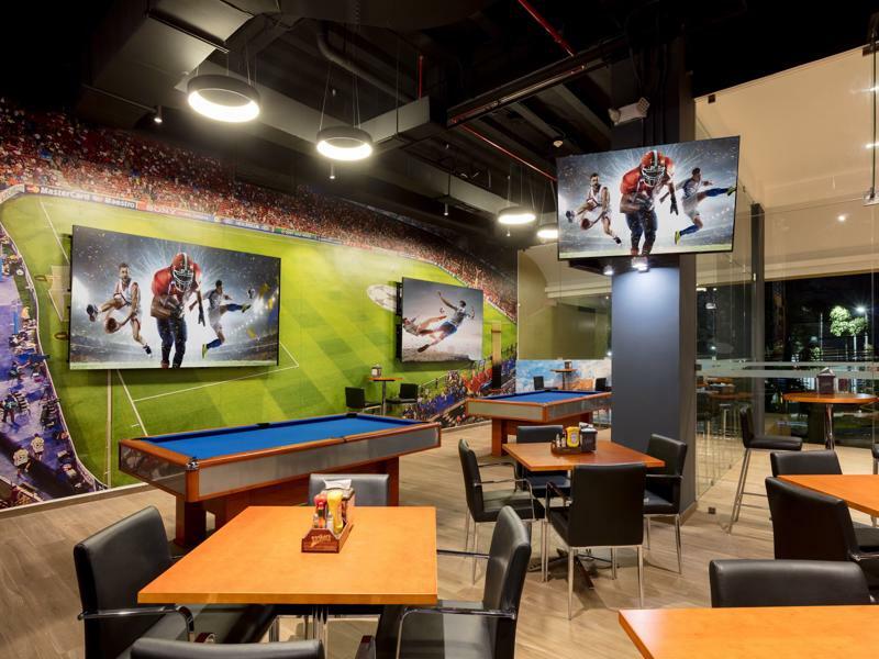 فندق بارسيلو سان سلفادور المظهر الخارجي الصورة The Sports Bar